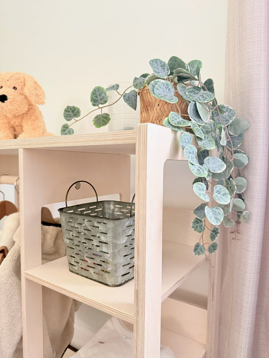 Well crafted corner of a wooden shelf