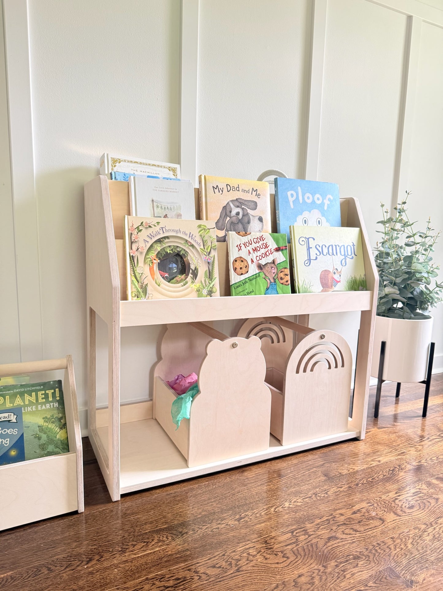 Read & Play Book and Caddy Bookshelf