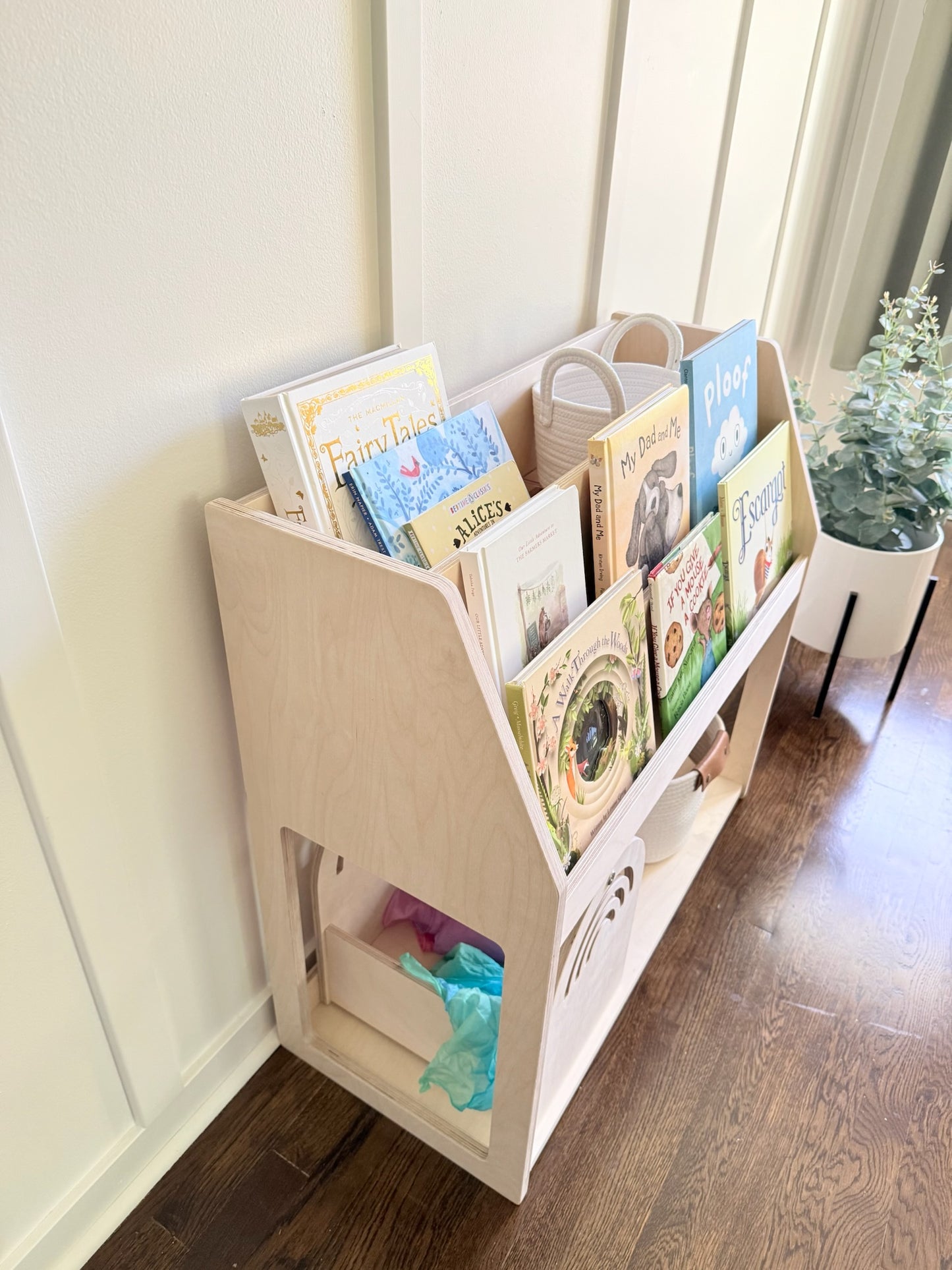 Read & Play Book and Caddy Bookshelf